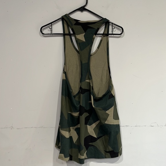 GYMSHARK new camo muscle tank shirt - Picture 3 of 3